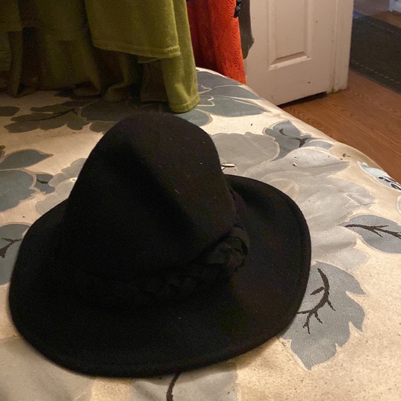 Black winter hat nice style - Picture 3 of 8